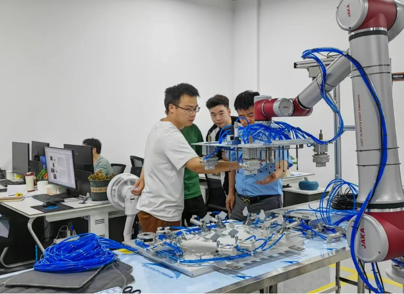 新兴商业贸易生态：源忠商贸引领行业潮流